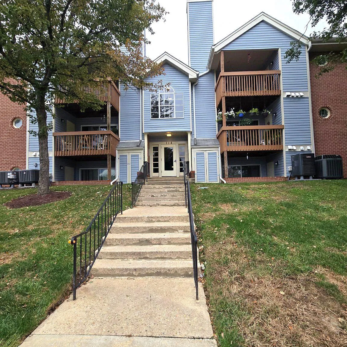 2 bed, 2.0 bath, 968 sqft, $1,800 — Photo 1
