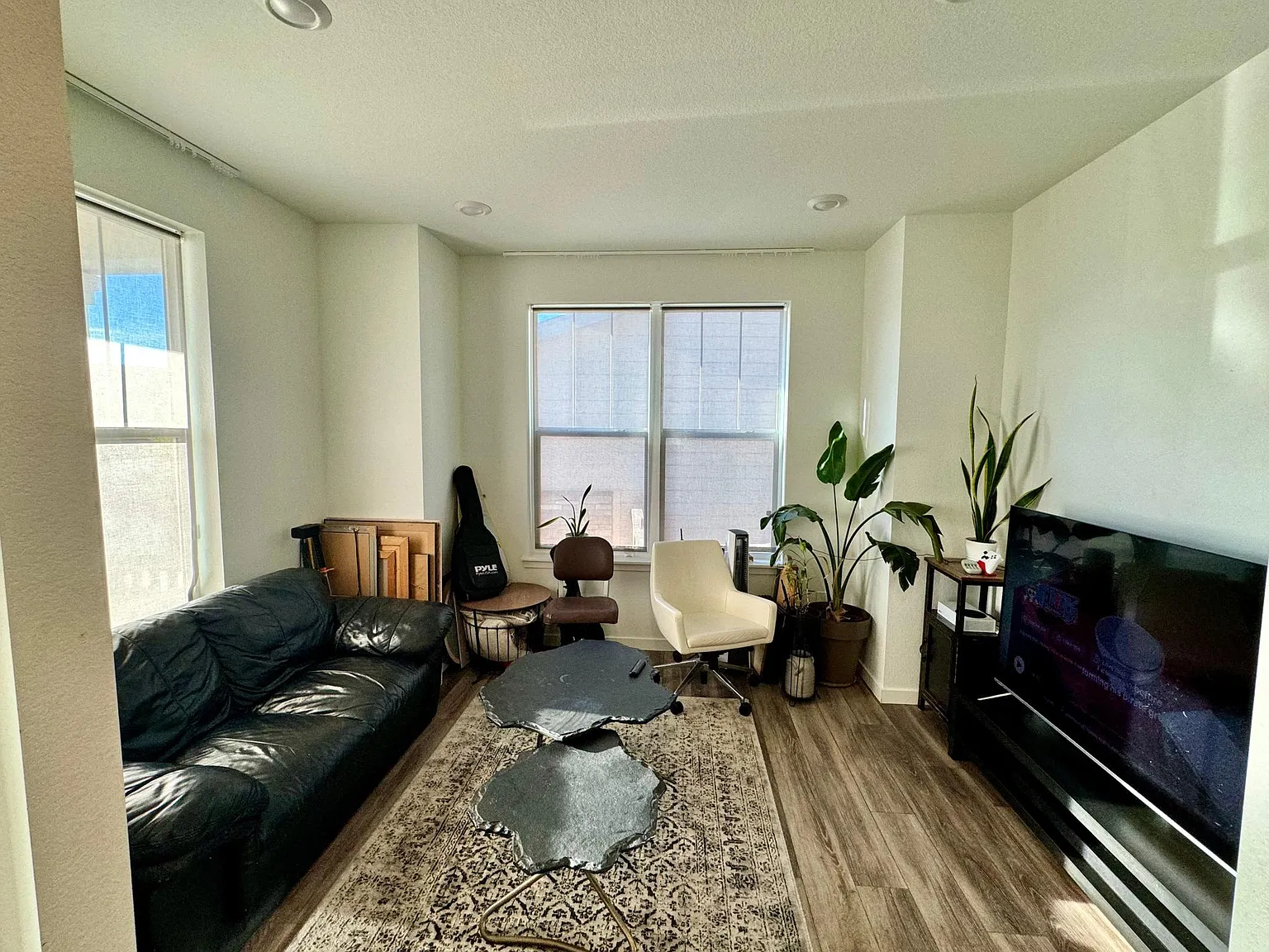 4 bed, 2.5 bath, 2378 sqft, $3,300 — Photo 4