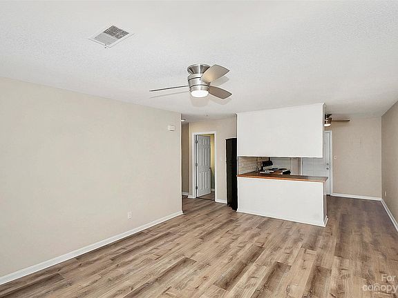 4th image of 2332 Woodbridge Dr #A