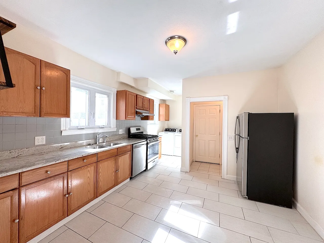 2 bed, 1200 sqft, $3,000 — Photo 2