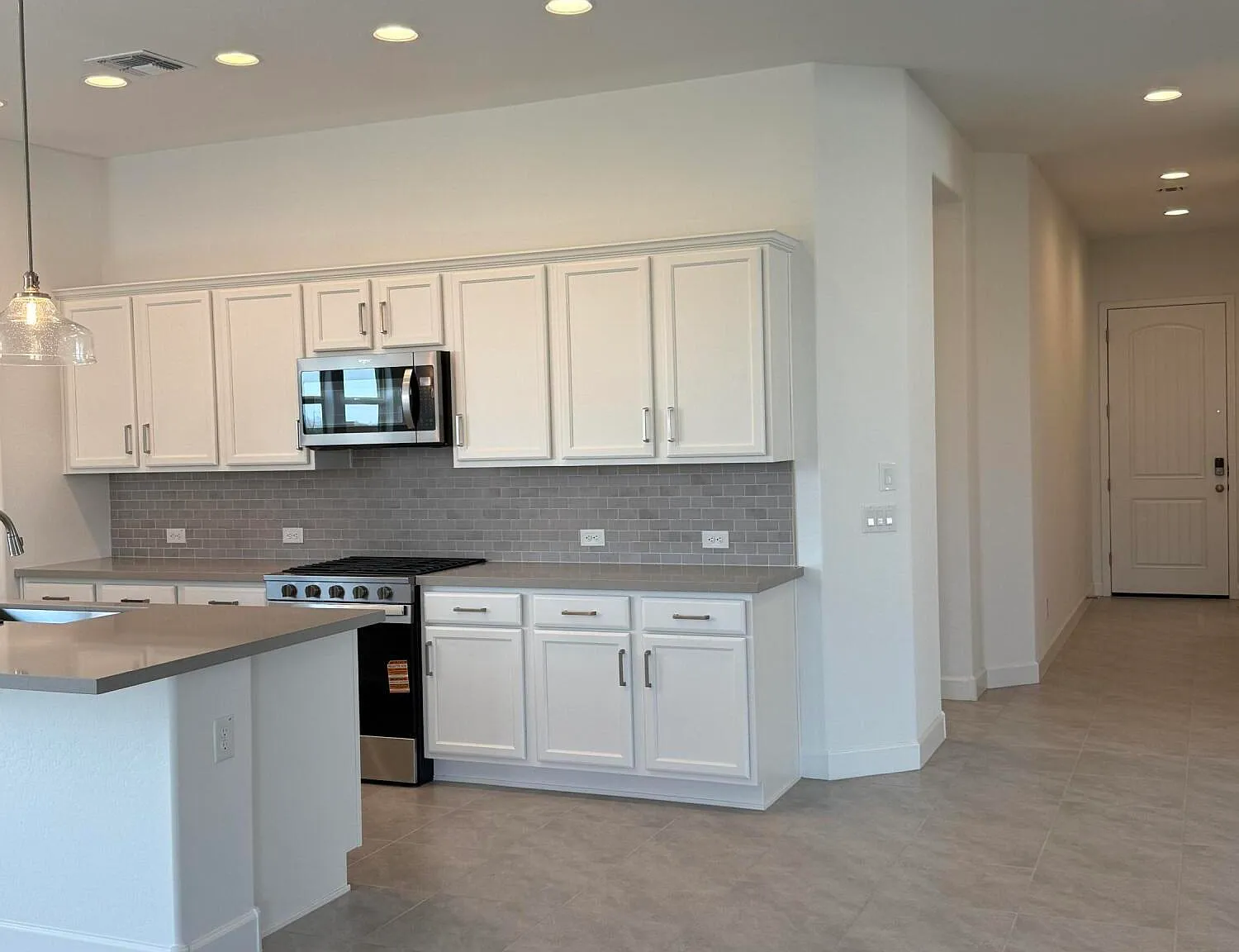3 bed, 2050 sqft, $2,400 — Photo 2