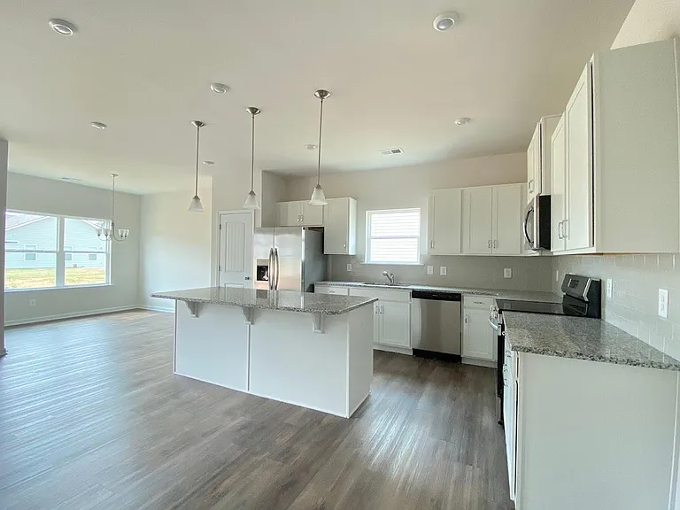 308 Sycamore Dr — Photo 3