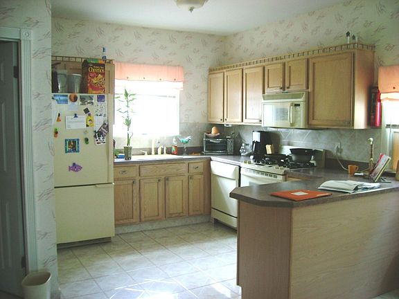 extra large eat in kitchen