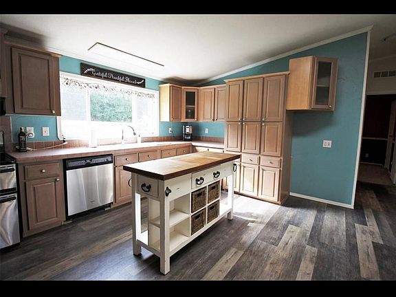 Large Country kitchen