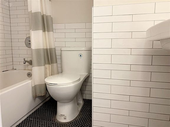 2nd image of 320 Saint Nicholas Ave