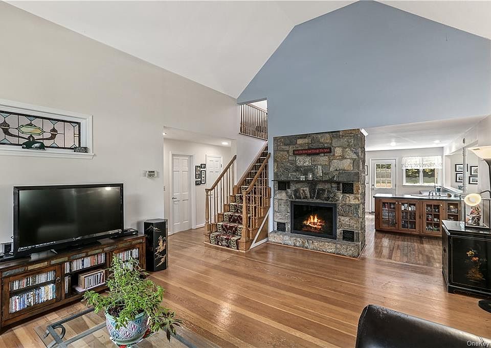 1st image of 310 Nichols St