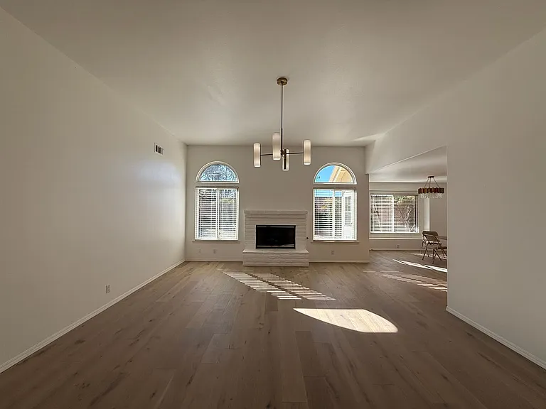2441 Iron Ridge Ct — Photo 6