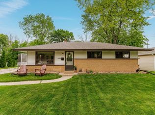 2310 W Marne Ave, Glendale, WI 53209
