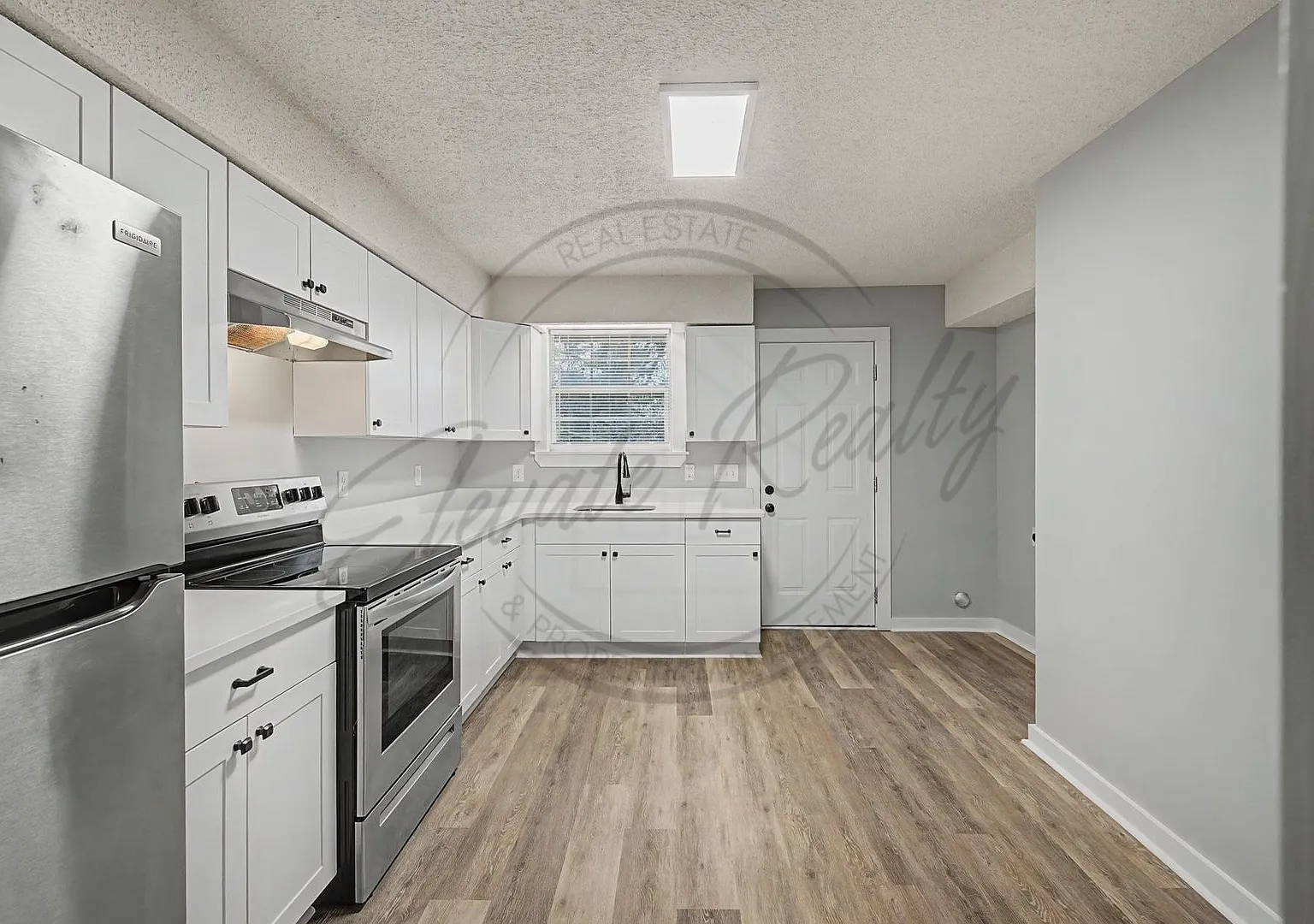 One Month Free Rent: Two Bedroom Ranch Style Duplex In North Nashville! — Photo 1