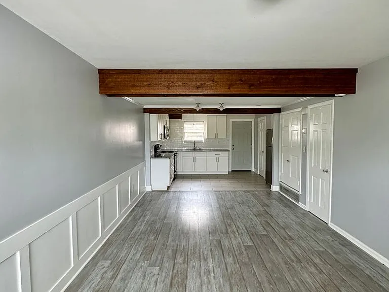 6300 Old Pineville Rd #B — Photo 2