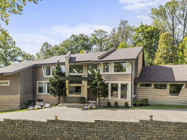 13 Stapleford Hall Ct, Potomac, MD 20854