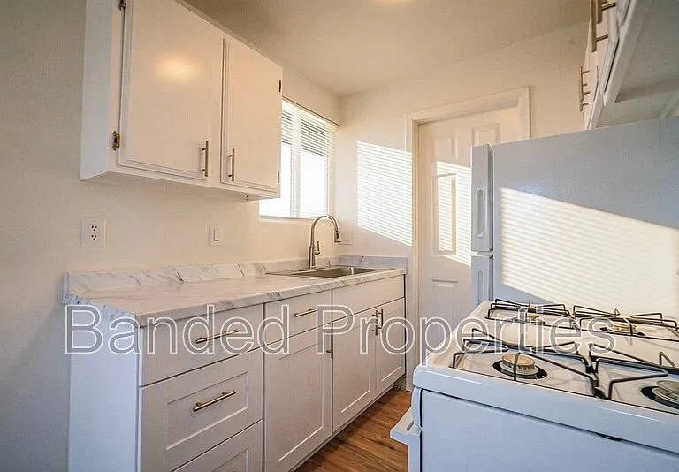 376 W 700 N #B — Photo 1