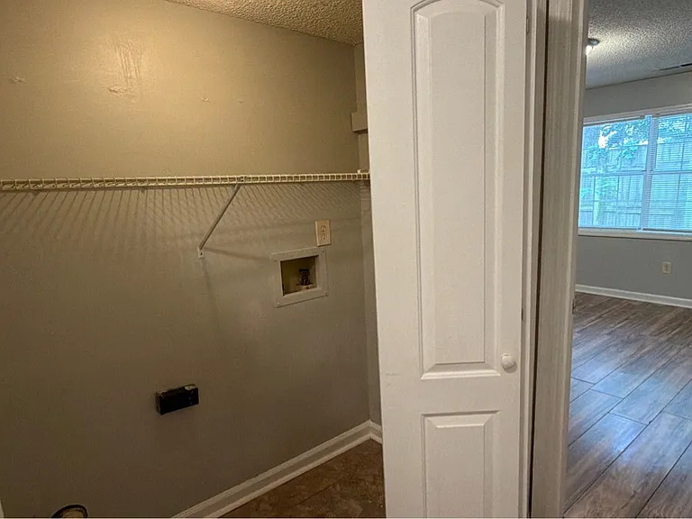 4303 Chalet Cir NW — Photo 9