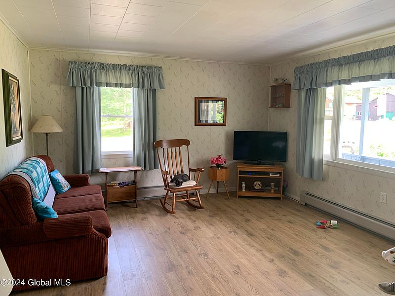 3rd image of 203 Alder Meadow Road