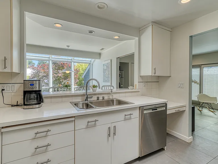 1704 San Anselmo Ave — Photo 9