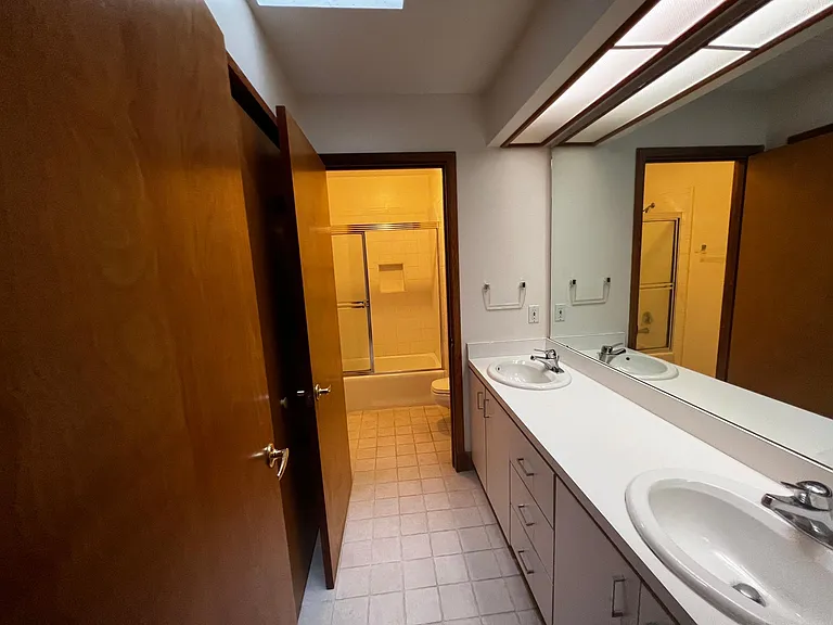 2346 NW 14th Pl — Photo 9