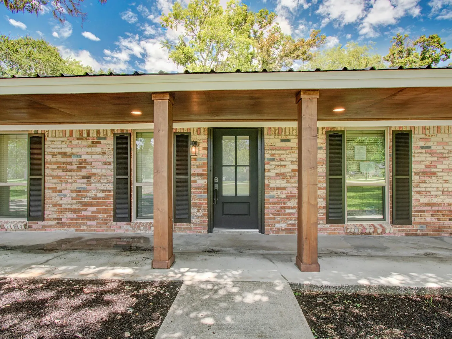 3 bed, 3.0 bath, 2032 sqft, $2,500 — Photo 3
