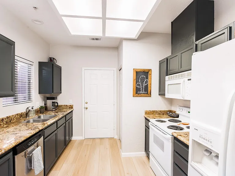 611 Desert Sage Ln — Photo 14