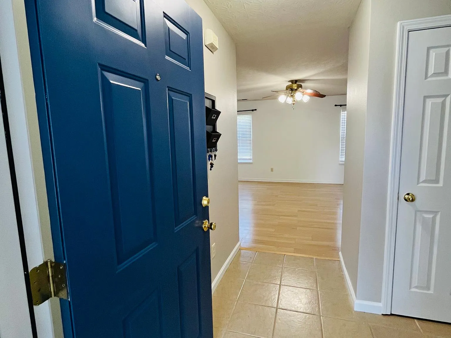 3 bed, 1200 sqft, $1,900 — Photo 3