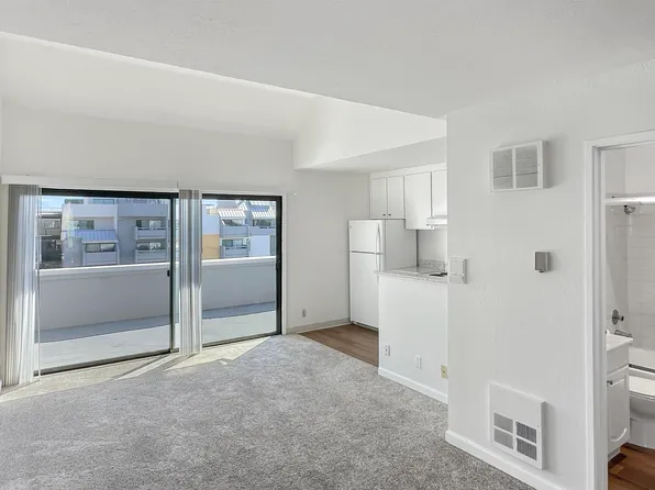 5 Embarcadero W APT 318, Oakland, CA 94607