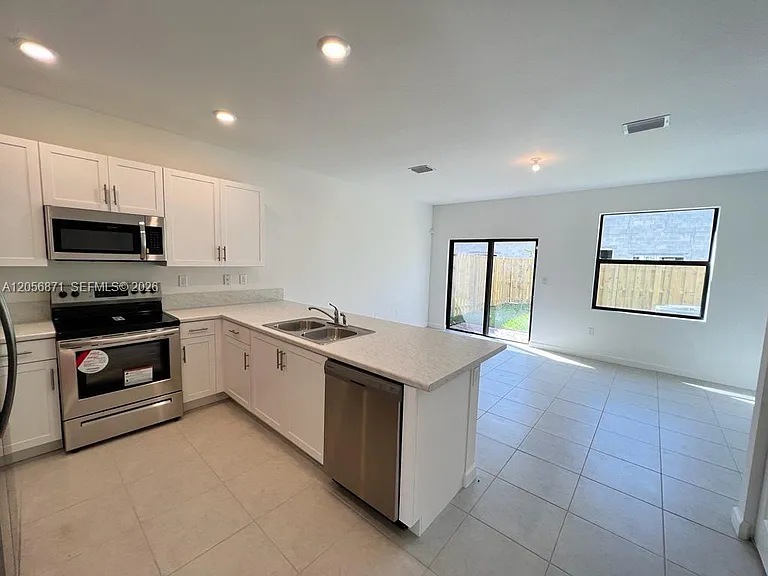 11876 SW 245th Ter #11876 — Photo 7