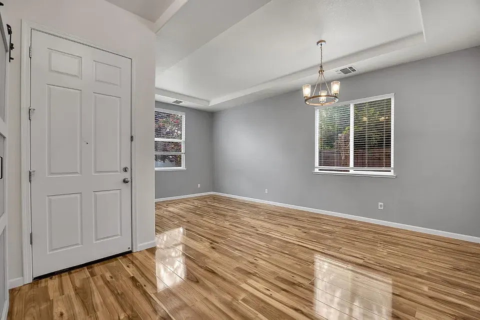 4 bed, 1977 sqft, $3,250 — Photo 3