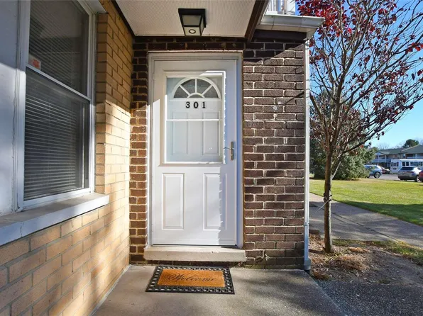 301 Artist Lake Drive #301, Middle Island, NY 11953
