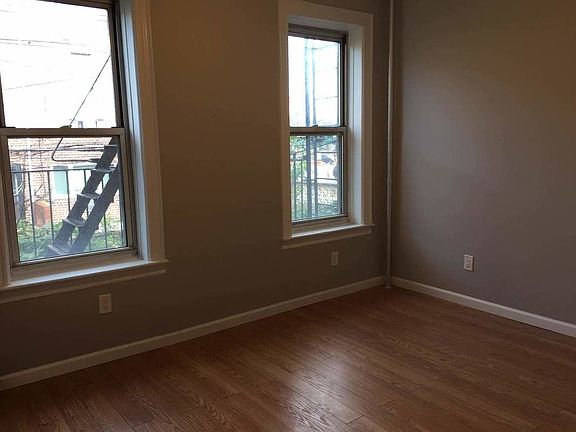 4th image of 25-22 34th St #1R