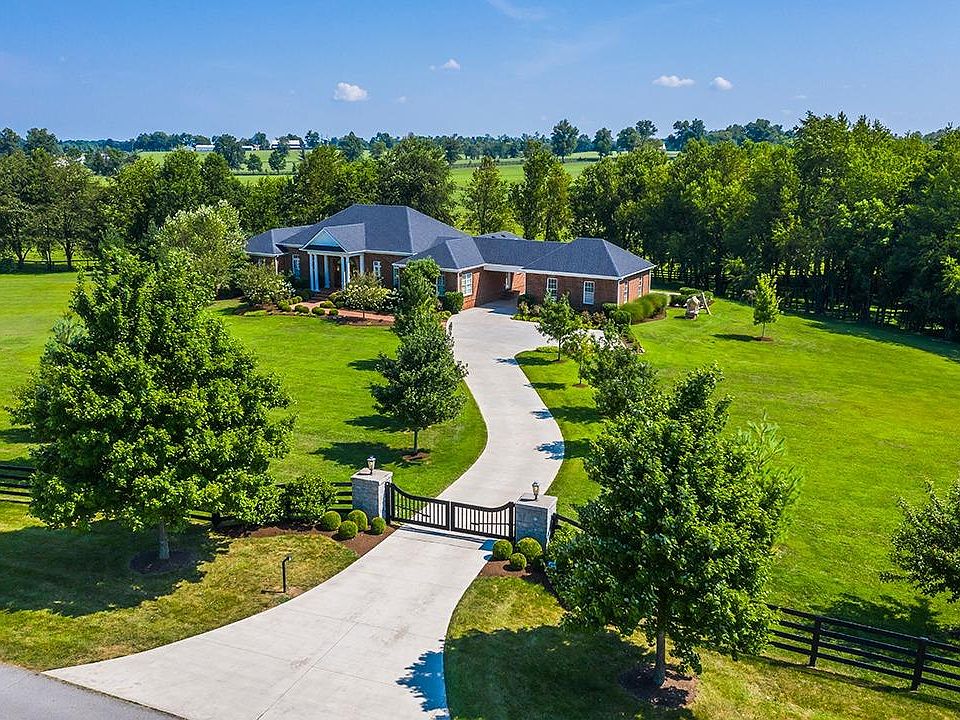 1st image of 405 Burr Oak Dr