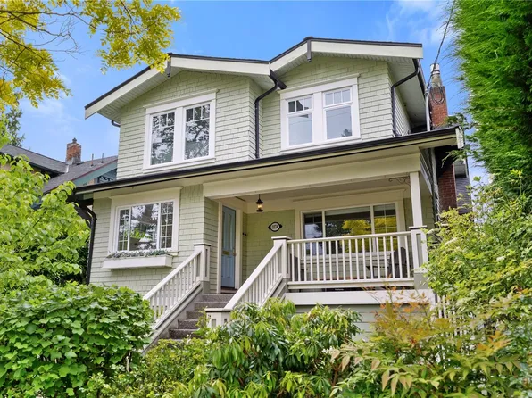 1074 Oliver St, Oak Bay, BC V8S 4W7