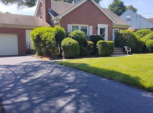 76 Lefferts Ln, Clark, NJ 07066