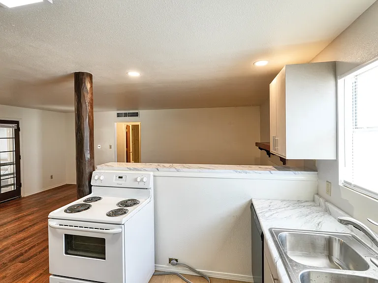 Branson Apartments — Photo 21