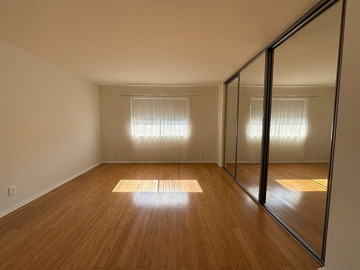 1 bed, 780 sqft, $2,300 — Photo 4