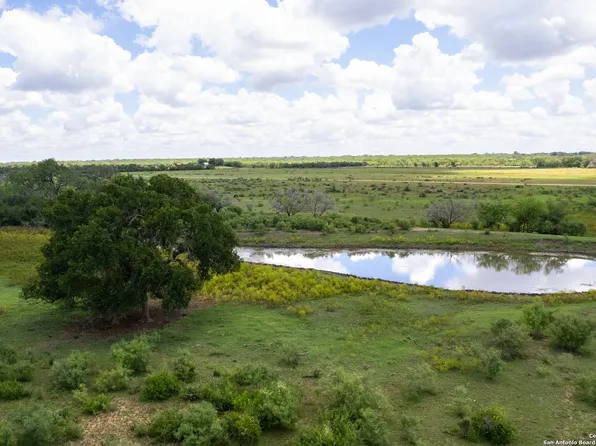0 CR 651, Devine, TX 78016