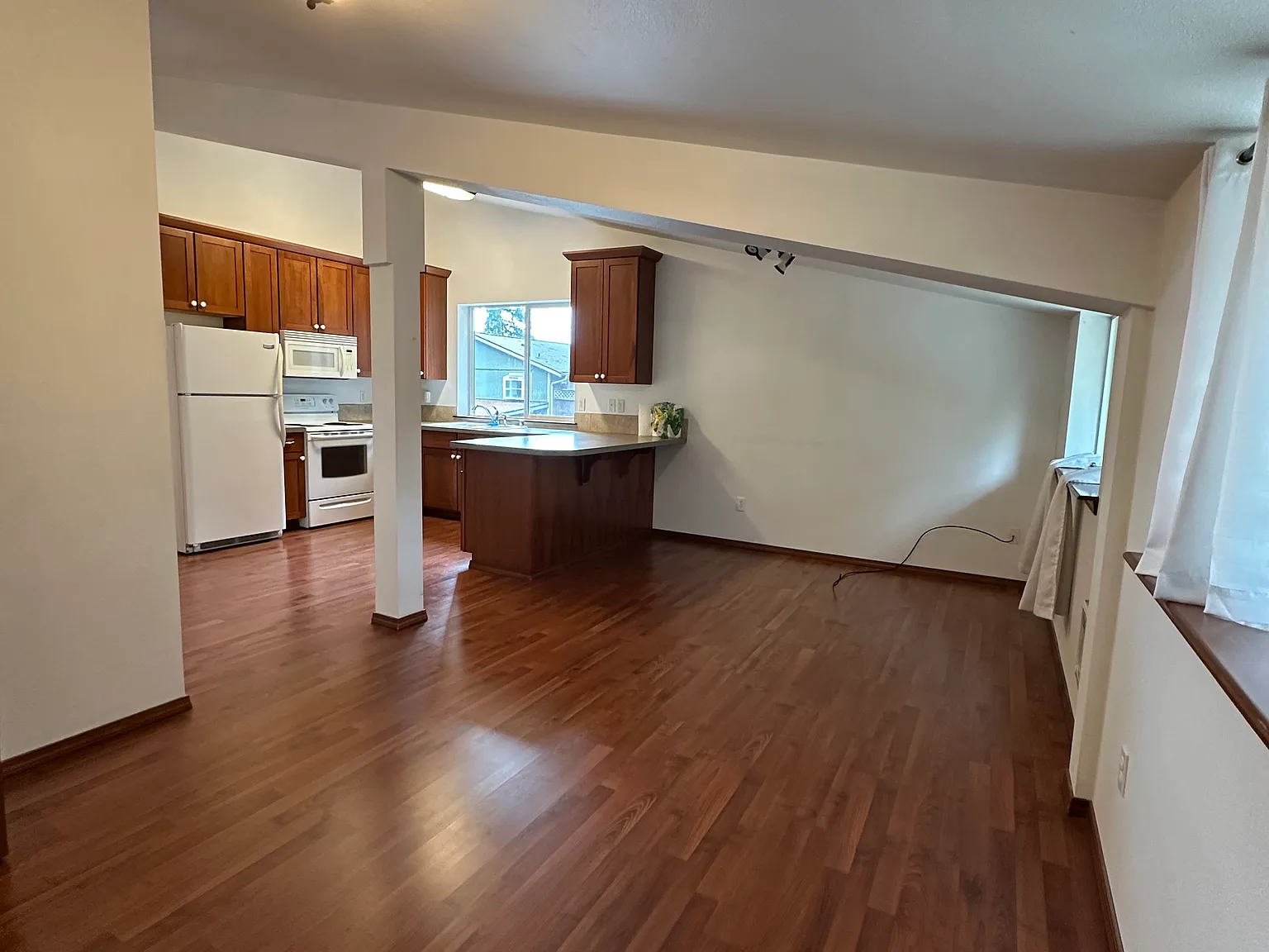 1 bed, 840 sqft, $1,290 — Photo 2