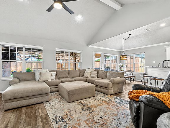 4th image of 1508 Windsor Ave