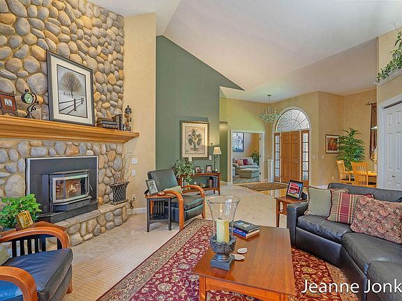 5th image of 3160 Mahogany Ct NE