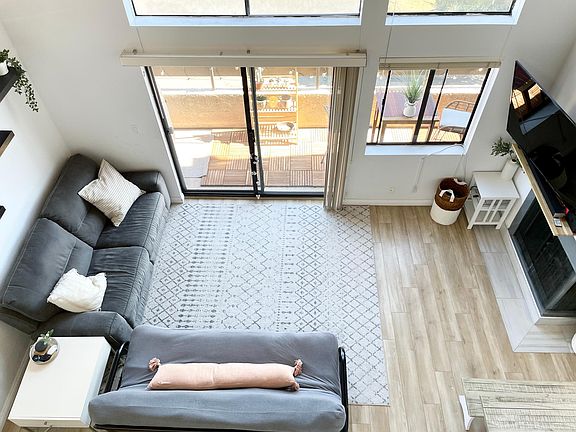 4th image of 11106 Culver Blvd #105