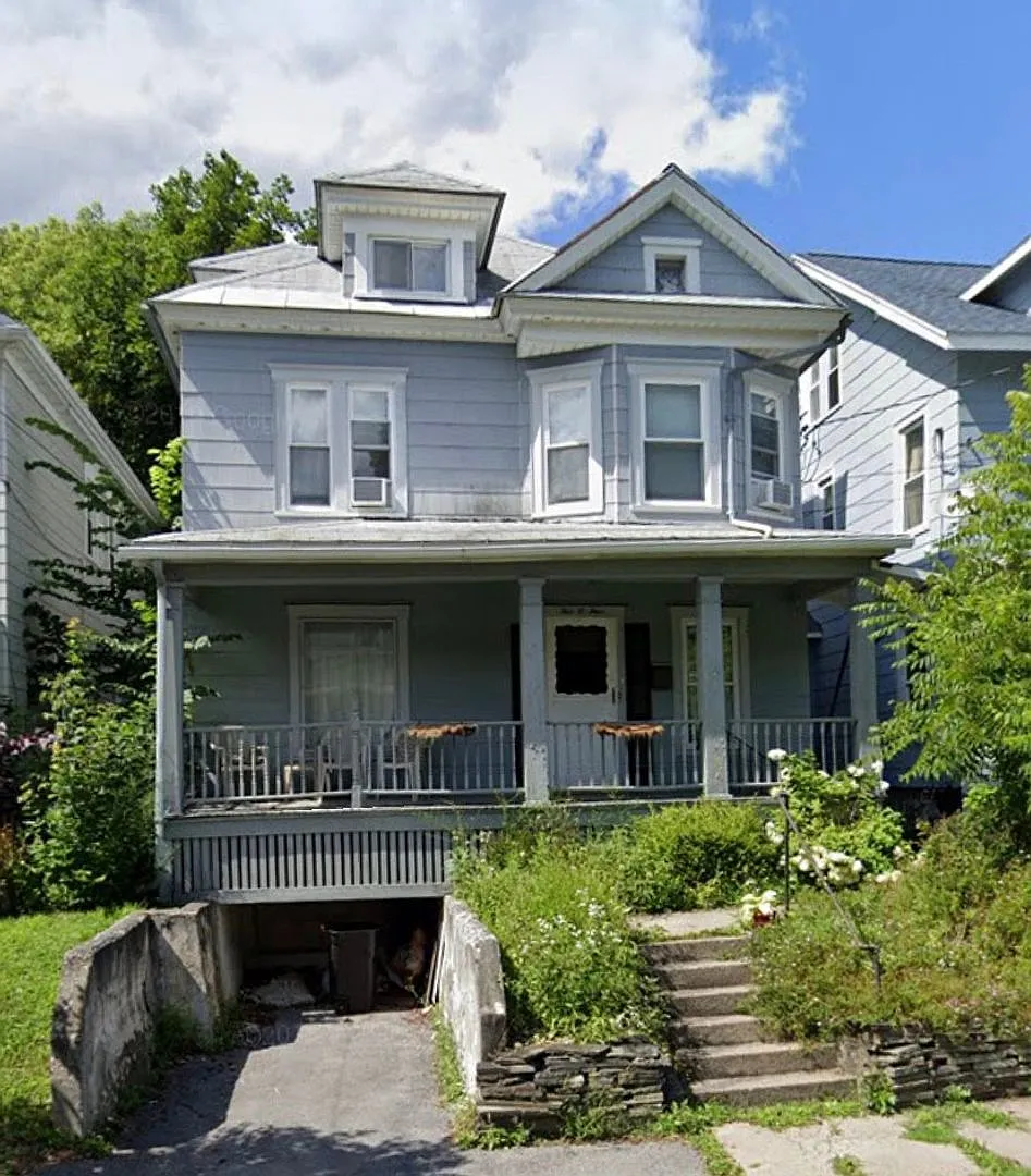 504 Bryant Ave — Photo 1