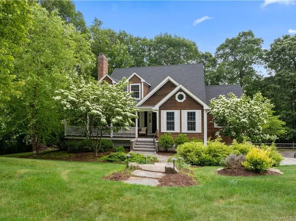 16 Saxony Lane, Woodbury, CT 06798