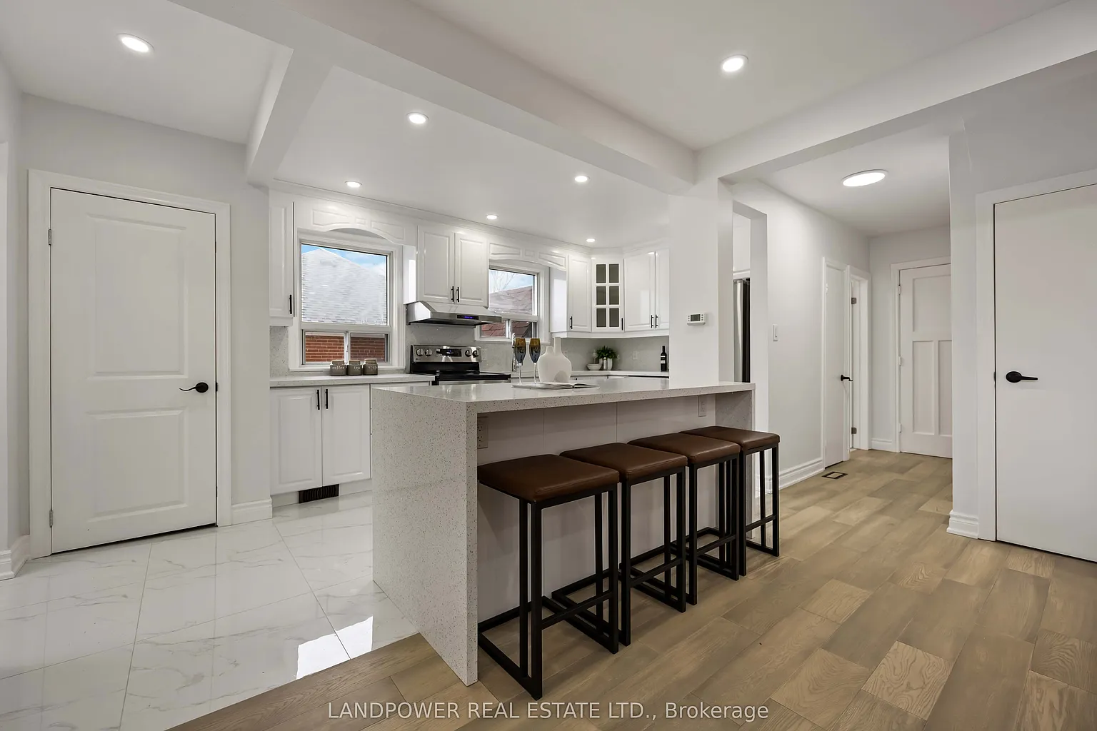 195 Phyllis Ave photo 1