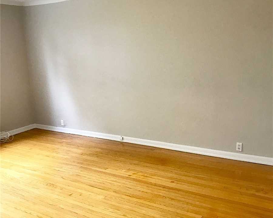 2nd image of 8 Mallory Gdns #46