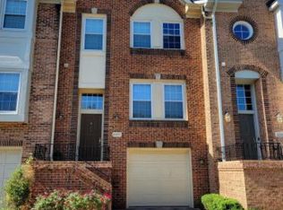 8045 Merry Oaks Ct, Vienna, VA 22182