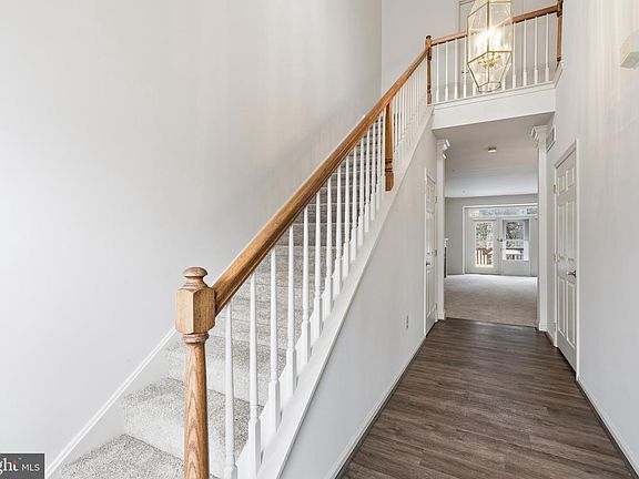 4th image of 41 Stuart Dr