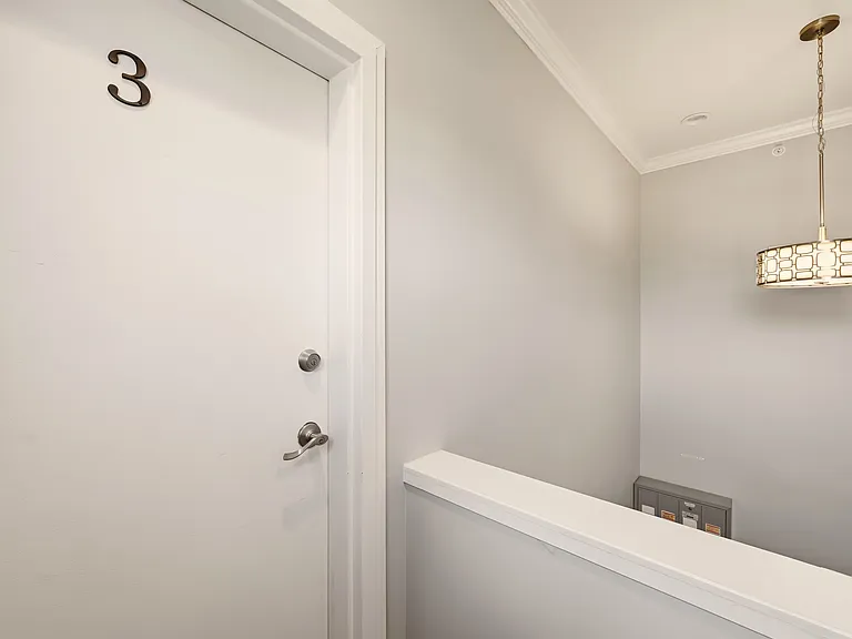 218 20th St NE #3 — Photo 4
