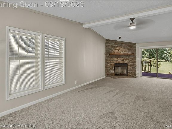 5th image of 2267 Howe Rd