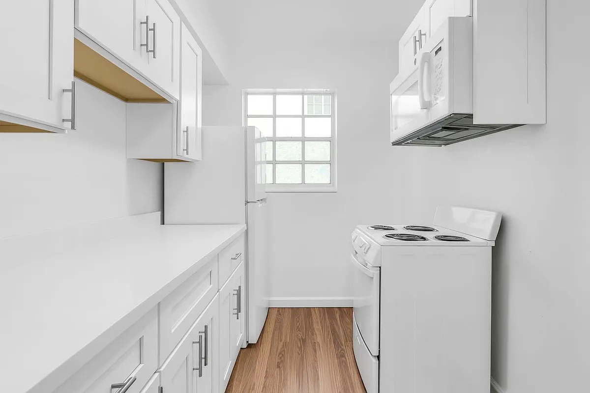 Building Photo - 635 8th St #205