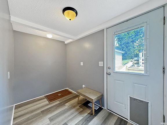 4th image of 518 N Hopkins St