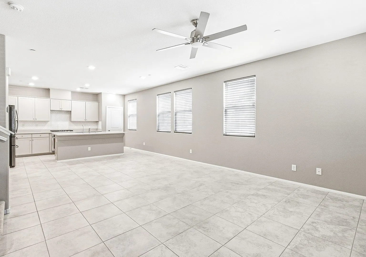Modern 3-Bedroom Townhome with Open Living & Prime Henderson Location — Photo 3
