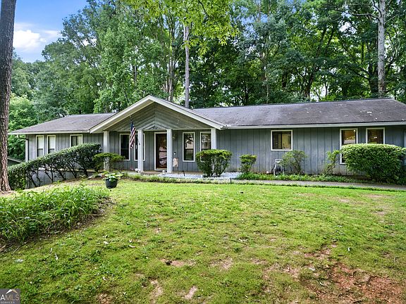 3rd image of 3462 Summie Dr SW